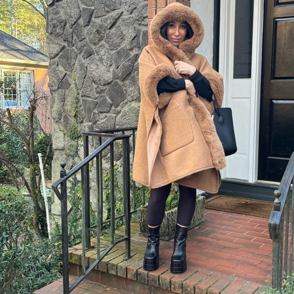 Fabulous Oversized Faux Fur Hooded Cap Jacket - Picture 6 of 7